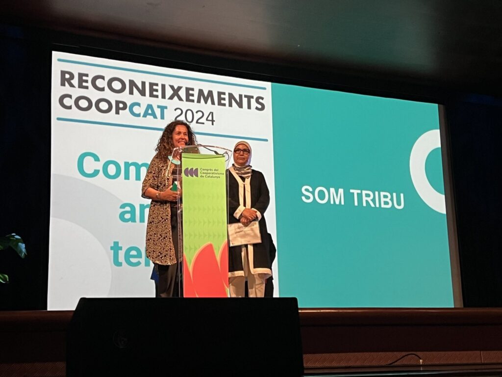 Som Tribu recollint el Reconeixement CoopCat